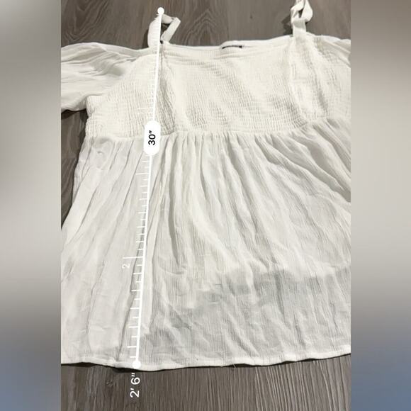 Torrid Gauze Embroidered Smocked Cold Shoulder White & Blue Top Size 4X - Picture 10 of 10